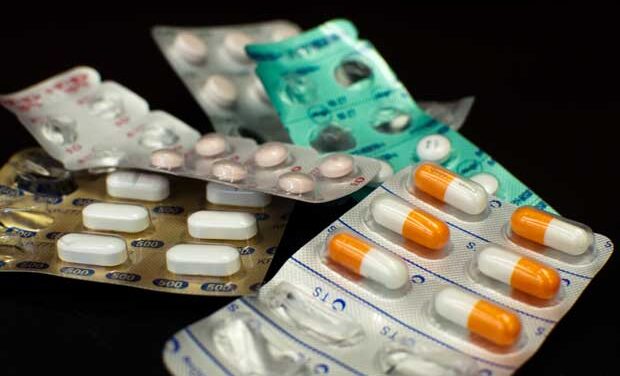 Health Minister urges to make drug reviews transparent