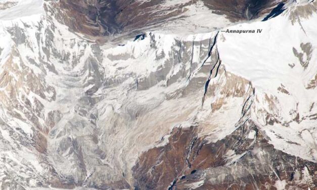 Nepal Avalanche: rescue teams hard at work