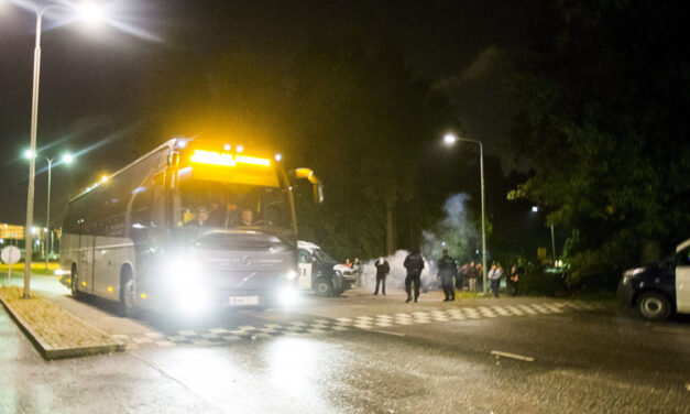 Finnish protesters attack refugee bus with fireworks