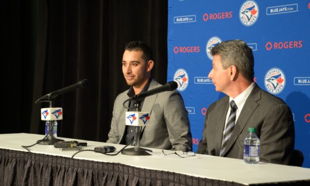 Estrada re-signs with Blue Jays
