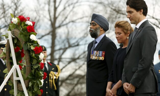 PM Trudeau honours soldiers, talks with students in final day of Washington state visit