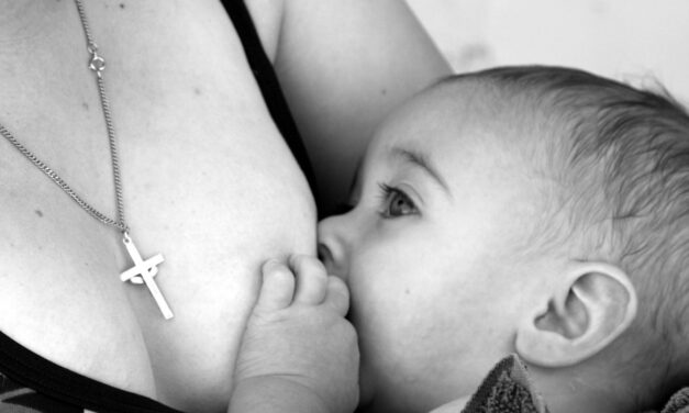 Mothers shouldn’t feel uncomfortable breastfeeding, students say