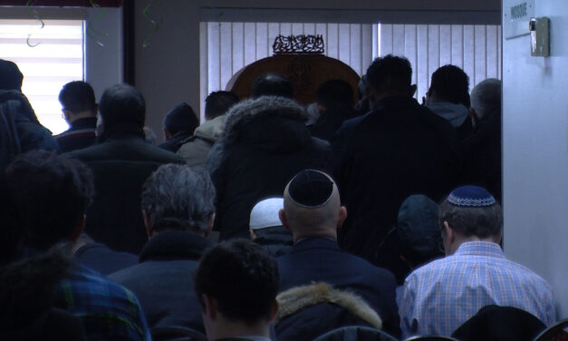 Toronto Jews and Muslims stand together after mosque attack