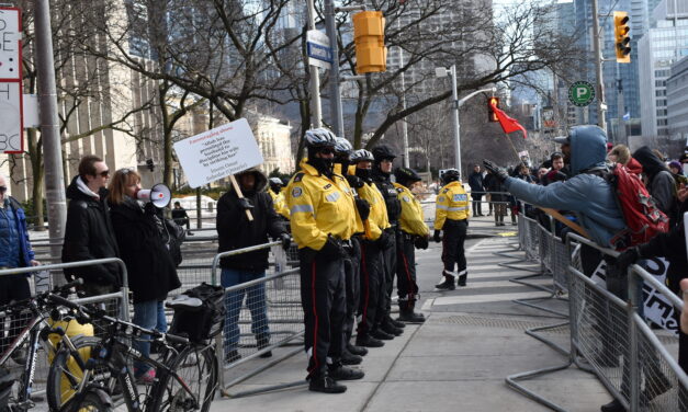 Far-right protest opposed by counter-protesters in Toronto