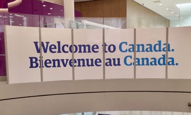 First vaccinated travelers arrive to Canada without taking a PCR test this month