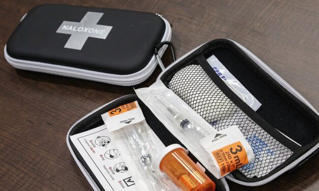High school students to receive opioid overdose response training