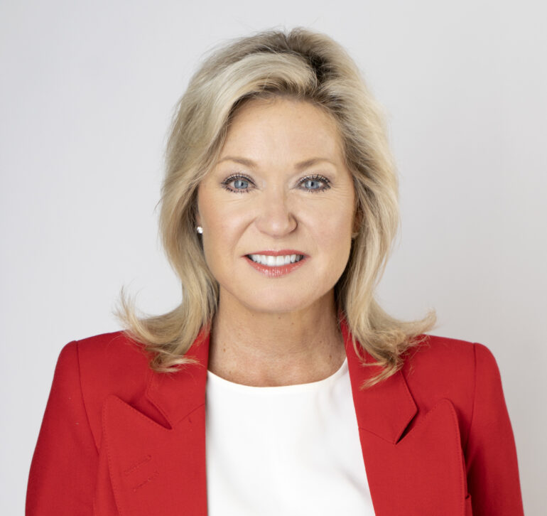 Head and shoulders portrait of Mississauga Mayor Bonnie Crombie.