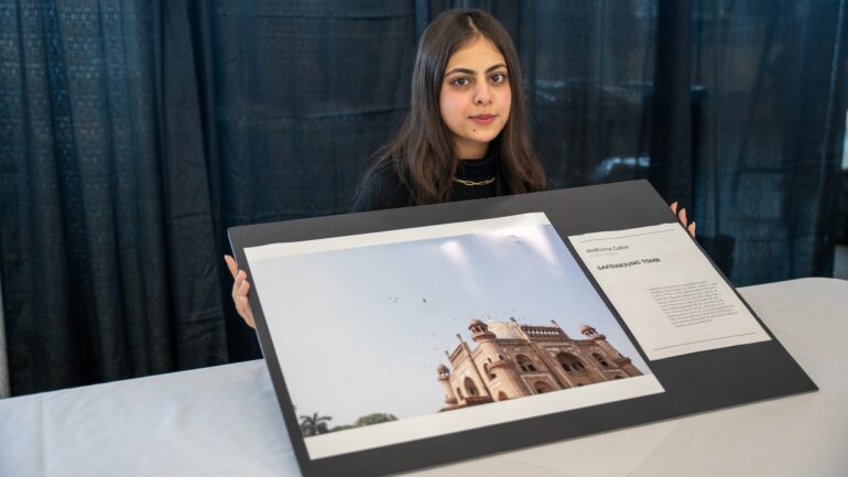 Ridhina Gaba showcases her photograph of the Safdarjung Tomb with a description of its' significance to India at the 'Global Cultural Hub' event.