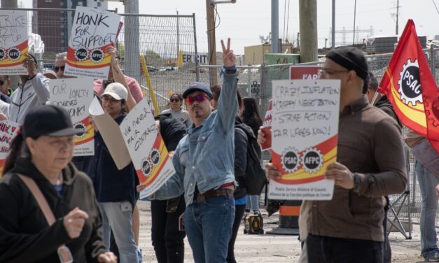 Picket lines outside Woodbine Casino after workers locked out