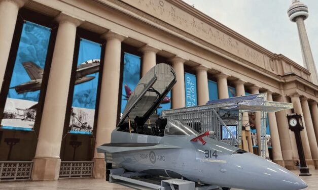 RCAF celebrates centennial by showing off CF-18 cockpit at Union Station